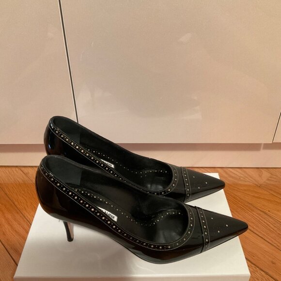 MANOLO BLAHNIK Quitohi Spectator Black Patent Leather Pumps - Picture 4 of 12